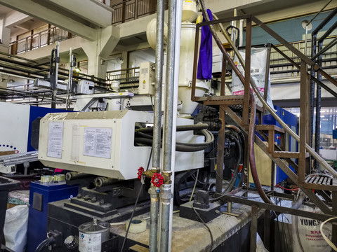 制造業(yè)工廠注塑車間注塑機(jī)加工圖片素材下載 各行各業(yè)素材下的制造業(yè)圖片素材