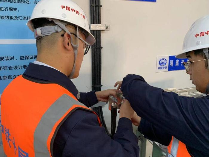 濟(jì)南地鐵3號線二期建設(shè)駛?cè)肟燔嚨?，全面開啟機(jī)電設(shè)備安裝新階段